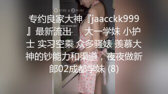 [MP4/ 289M] 双胞胎还有好姐妹三女姐妹花一起诱惑狼友激情大秀，颜值不错情趣丝袜脱光了各种骚