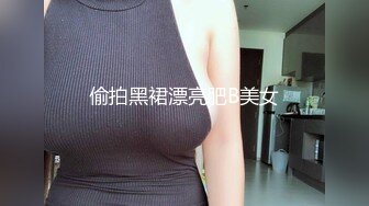 偷拍黑裙漂亮肥B美女