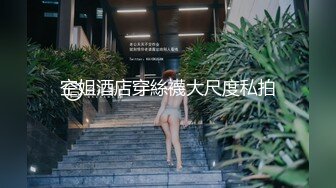 苗条的美妞厕所自拍展示自己的美乳美臀